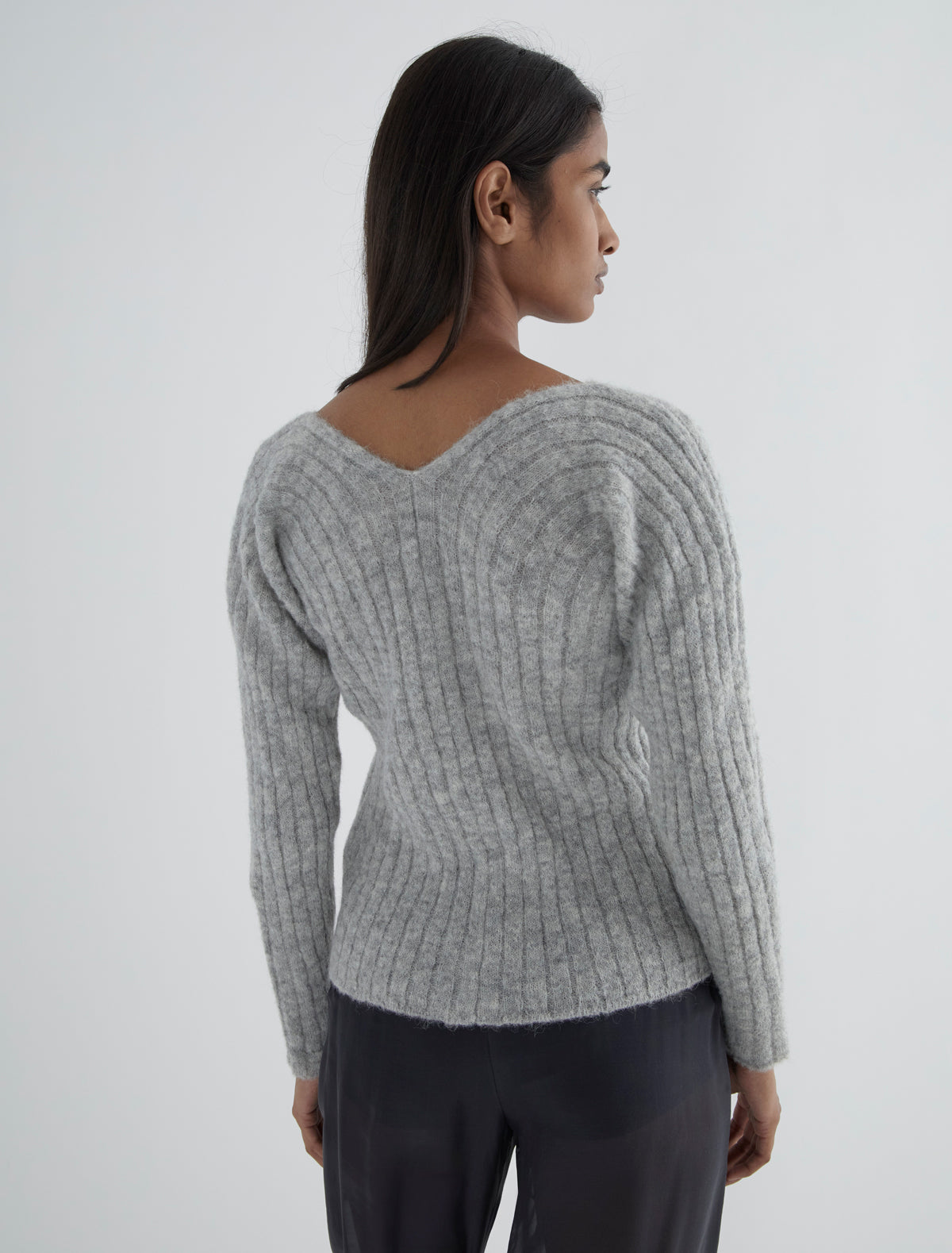 Vita v neck wool sweater grey