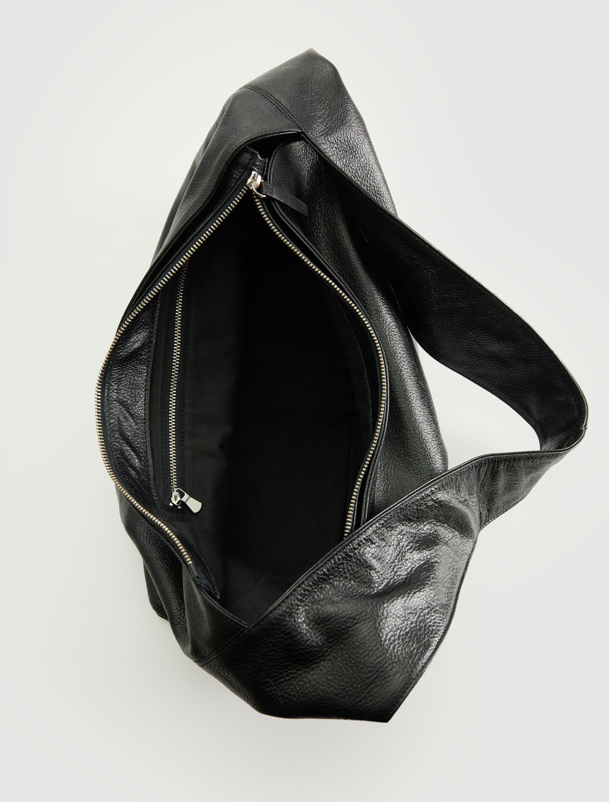 LISA-black large leather bag with a wide handle – paloma wool