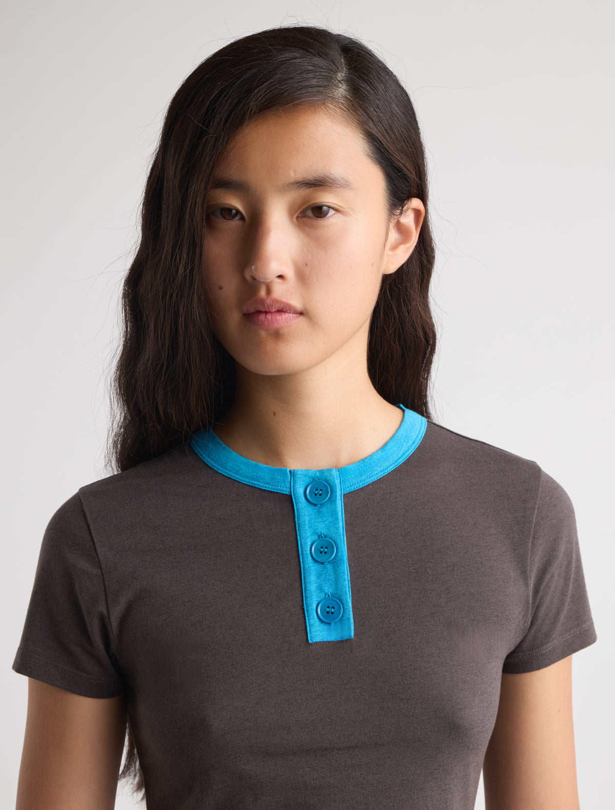 Loreta short sleeve fitted cotton top button placket contrast piping darkgrey