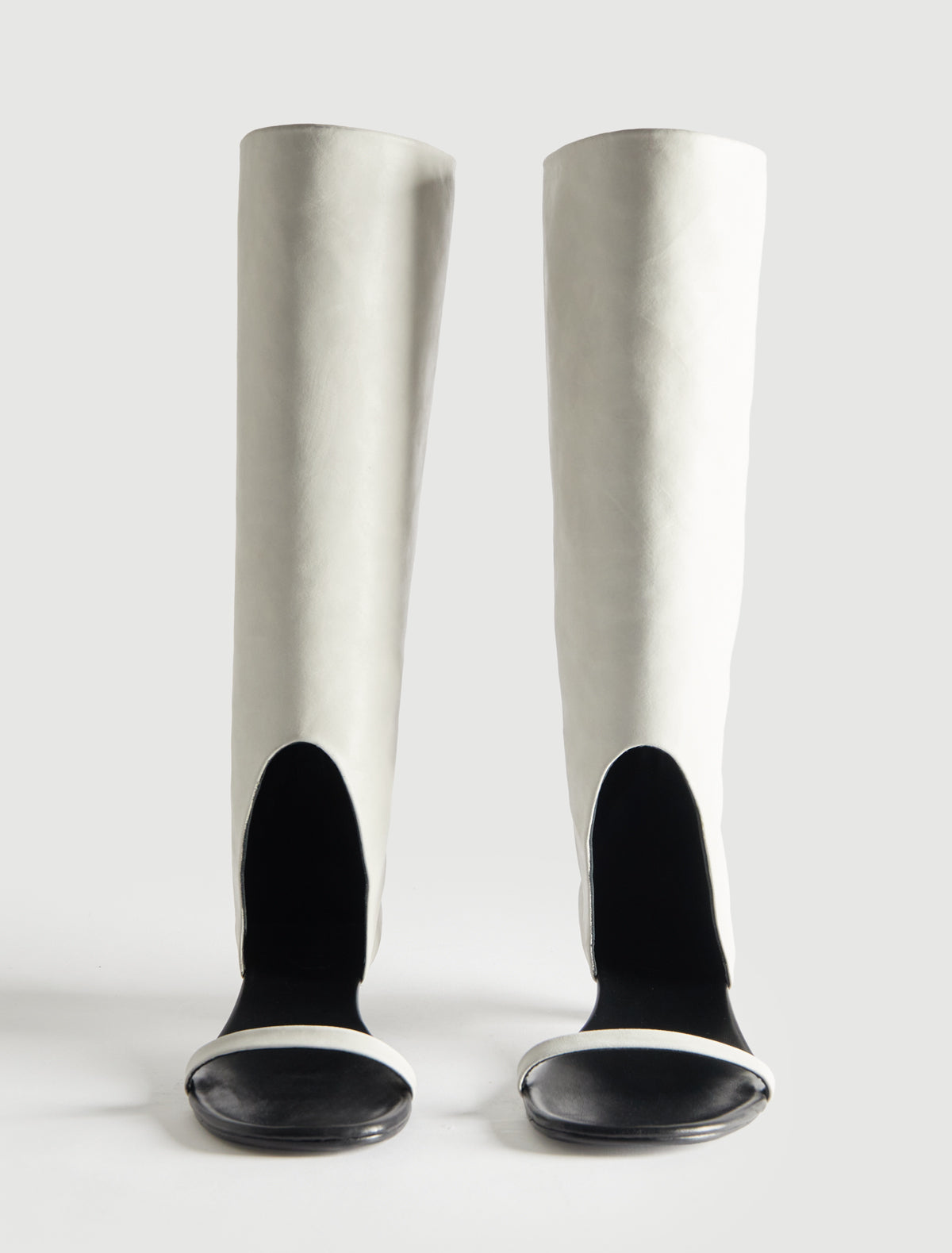 MANUELA-Off-white sandal boot with a thin toe strap – paloma wool