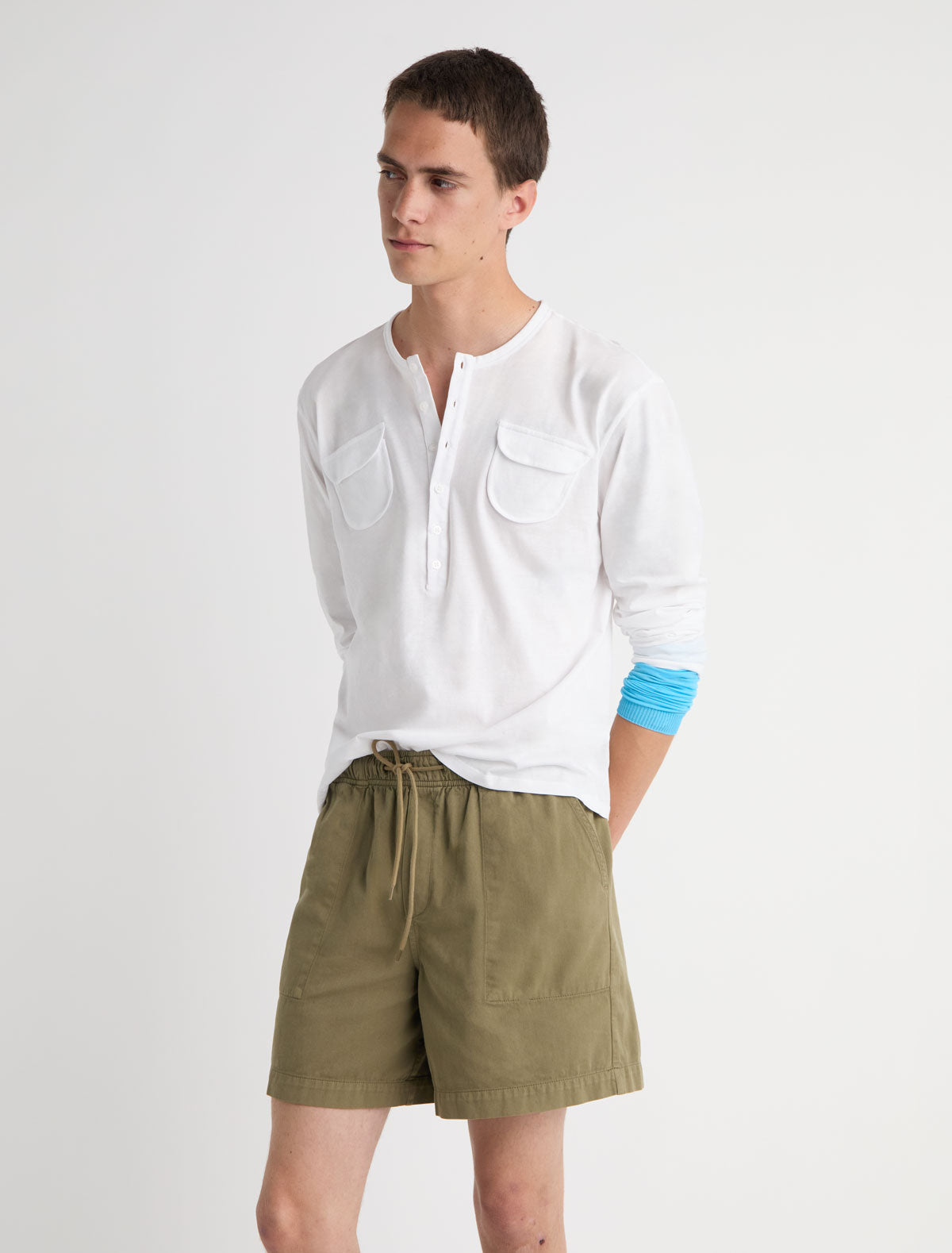 MAU-Khaki shorts with an elasticated waistband and adjustable