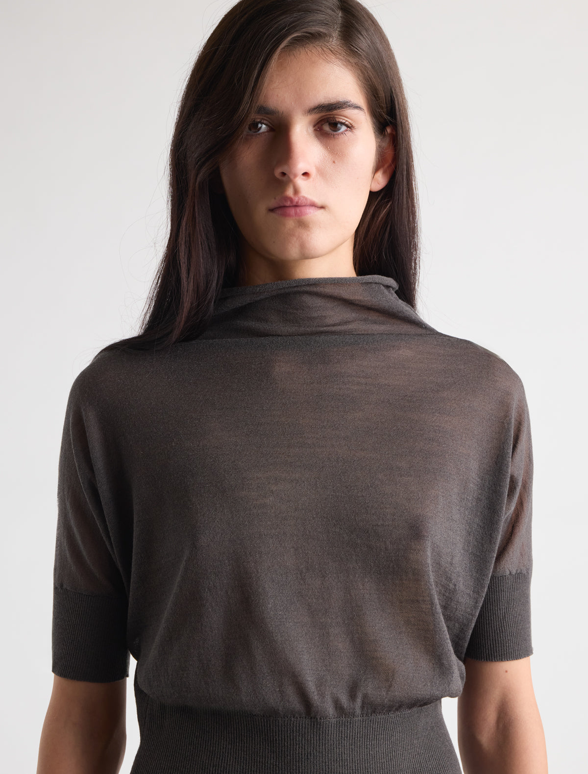 Mura gris oscuro