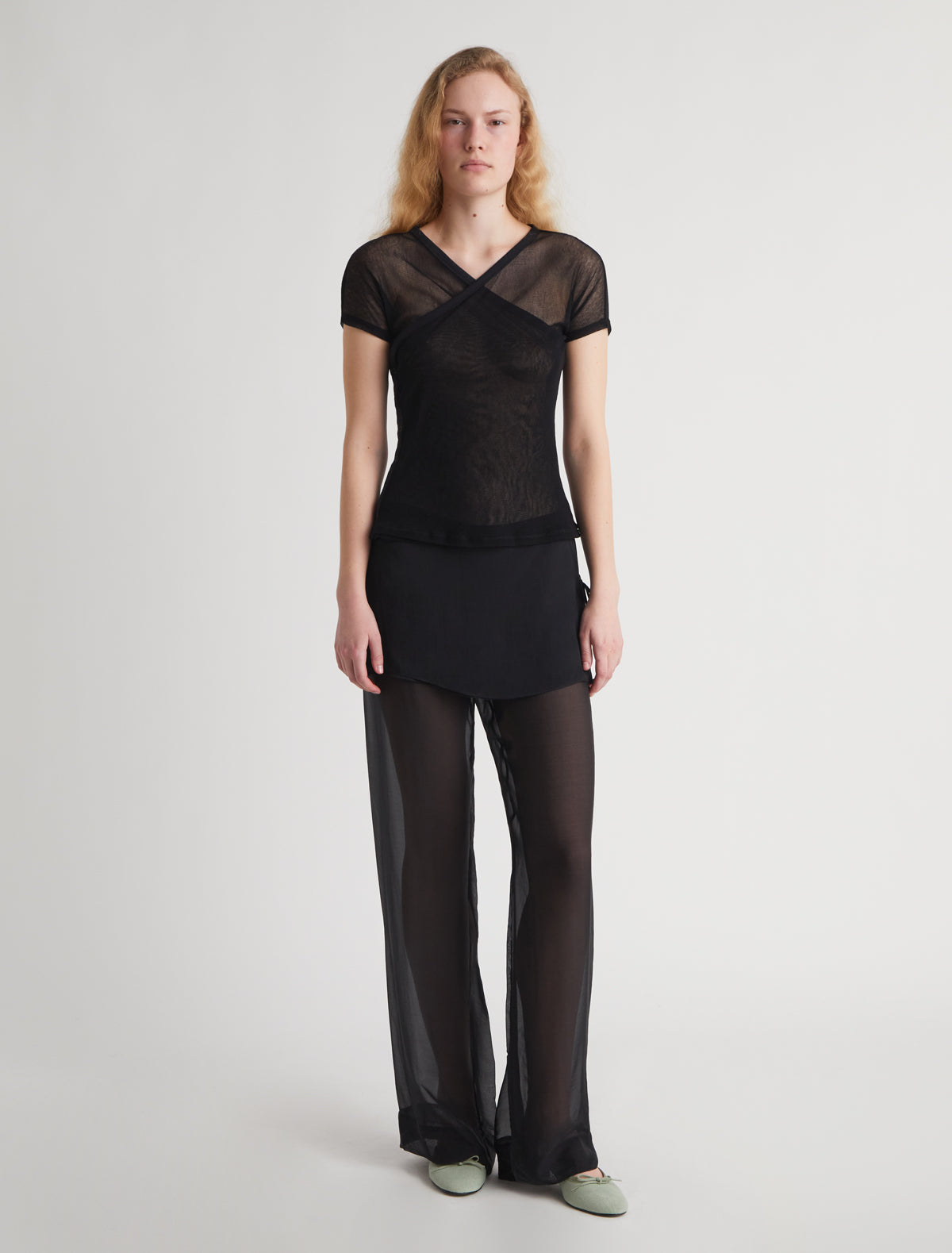itimi トップス　loosesmell palomawool shury LOTTO-Asymmetric long-sleeved cupro top with cuffs and side slit
