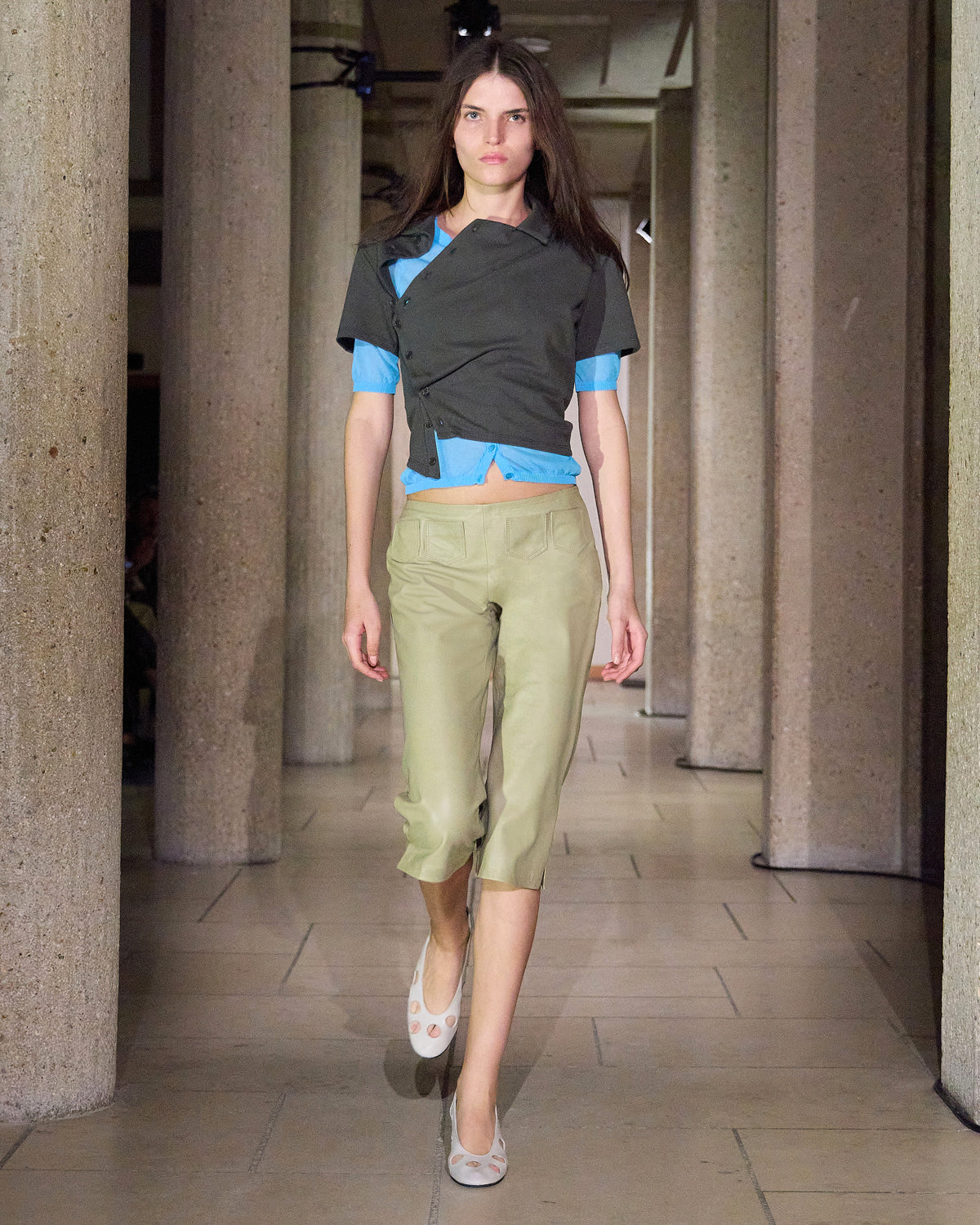 Long suau capri leather pants cut out details