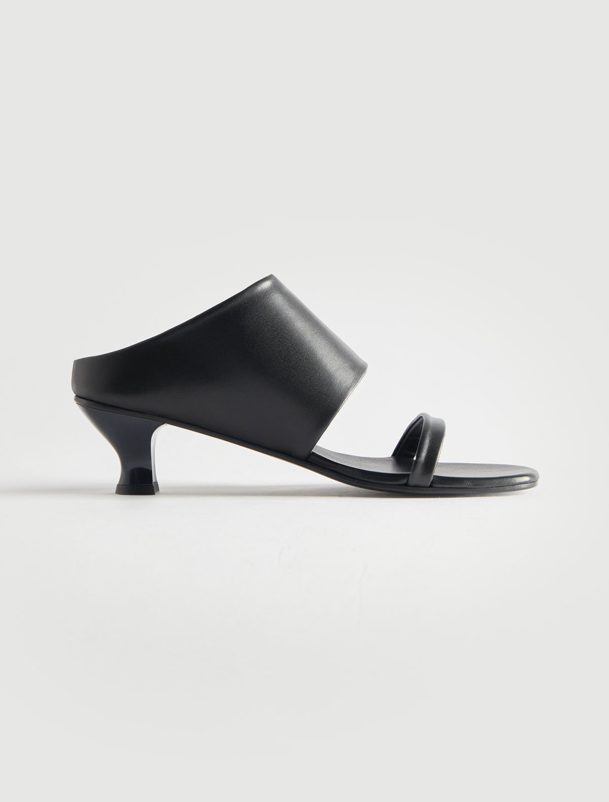 Roberta double strap sandal thin toe strap wide vamp strap black