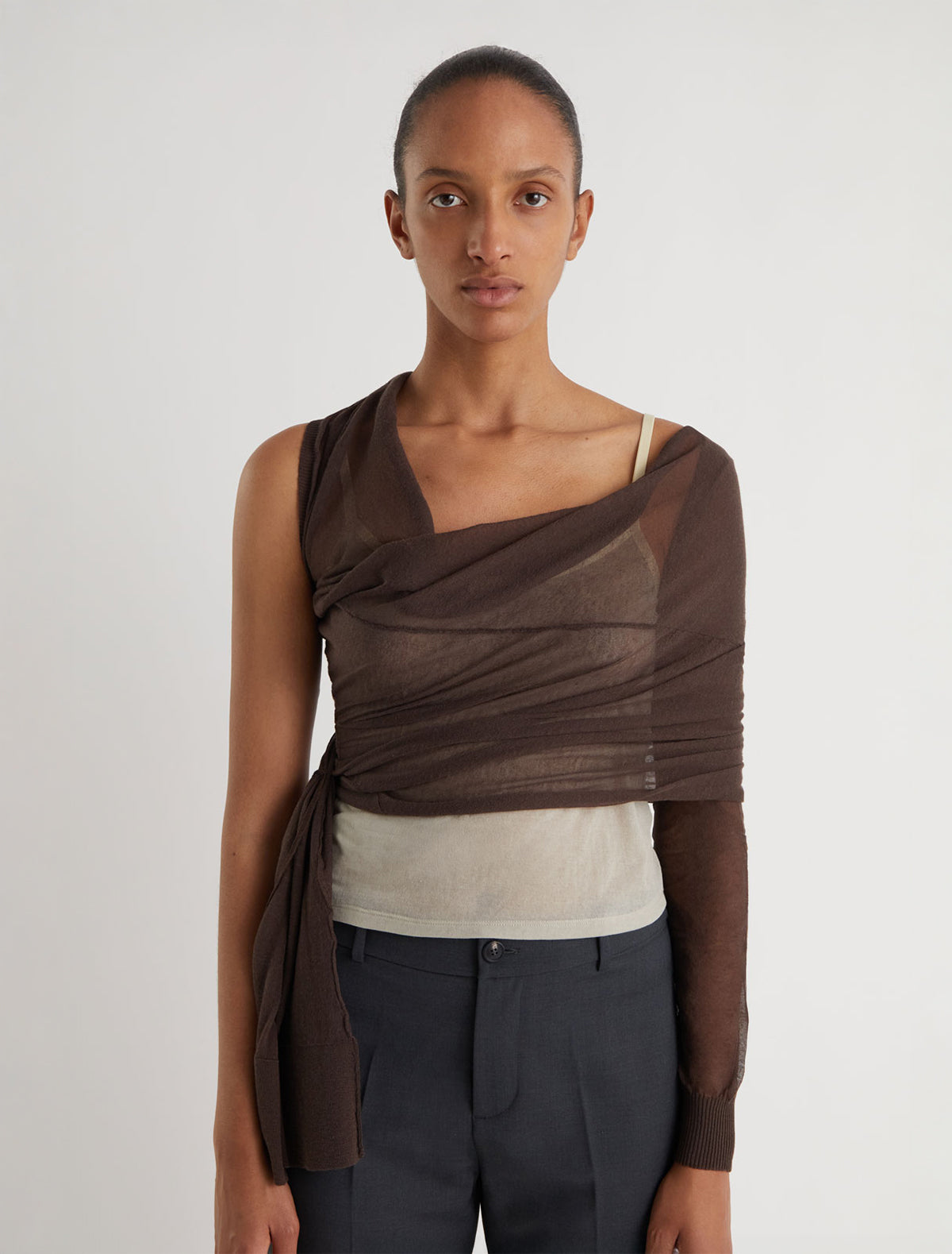 SAMIRA-Brown wrap-style knit top with an asymmetric design – paloma wool