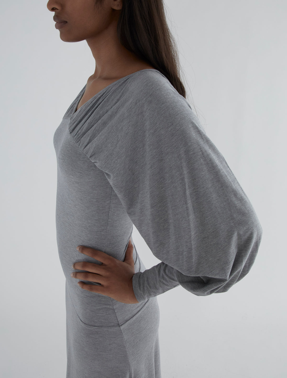 Tapioca long dress ranglan sleeves fitted body voluminous sleeves
