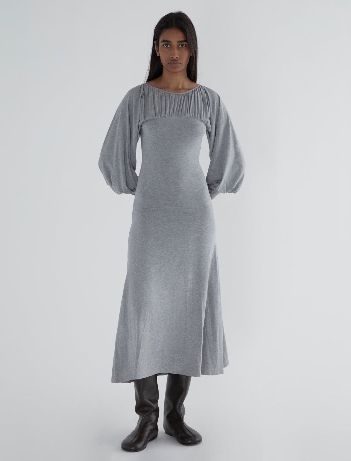 Tapioca long dress ranglan sleeves fitted body voluminous sleeves