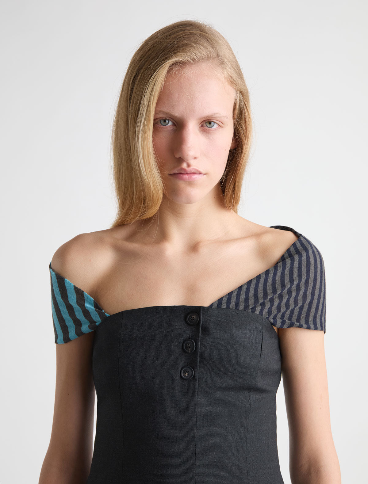 Yusi bandeau top small buttoned opening removable wool knit layer extending darkgrey