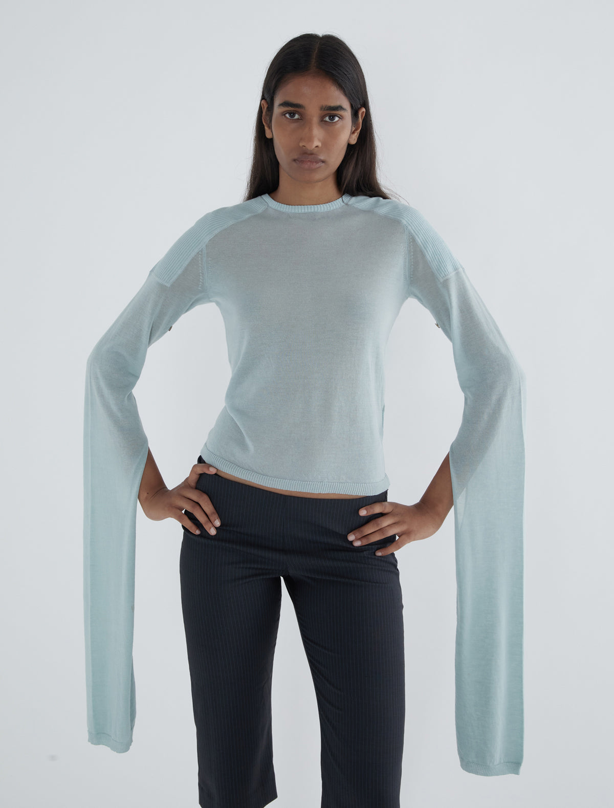 Mercuri round neck extra long slevees lightblue
