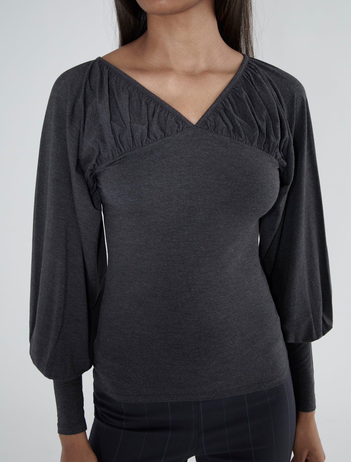Tapioca long sleeved top fitted body voluminous sleeves