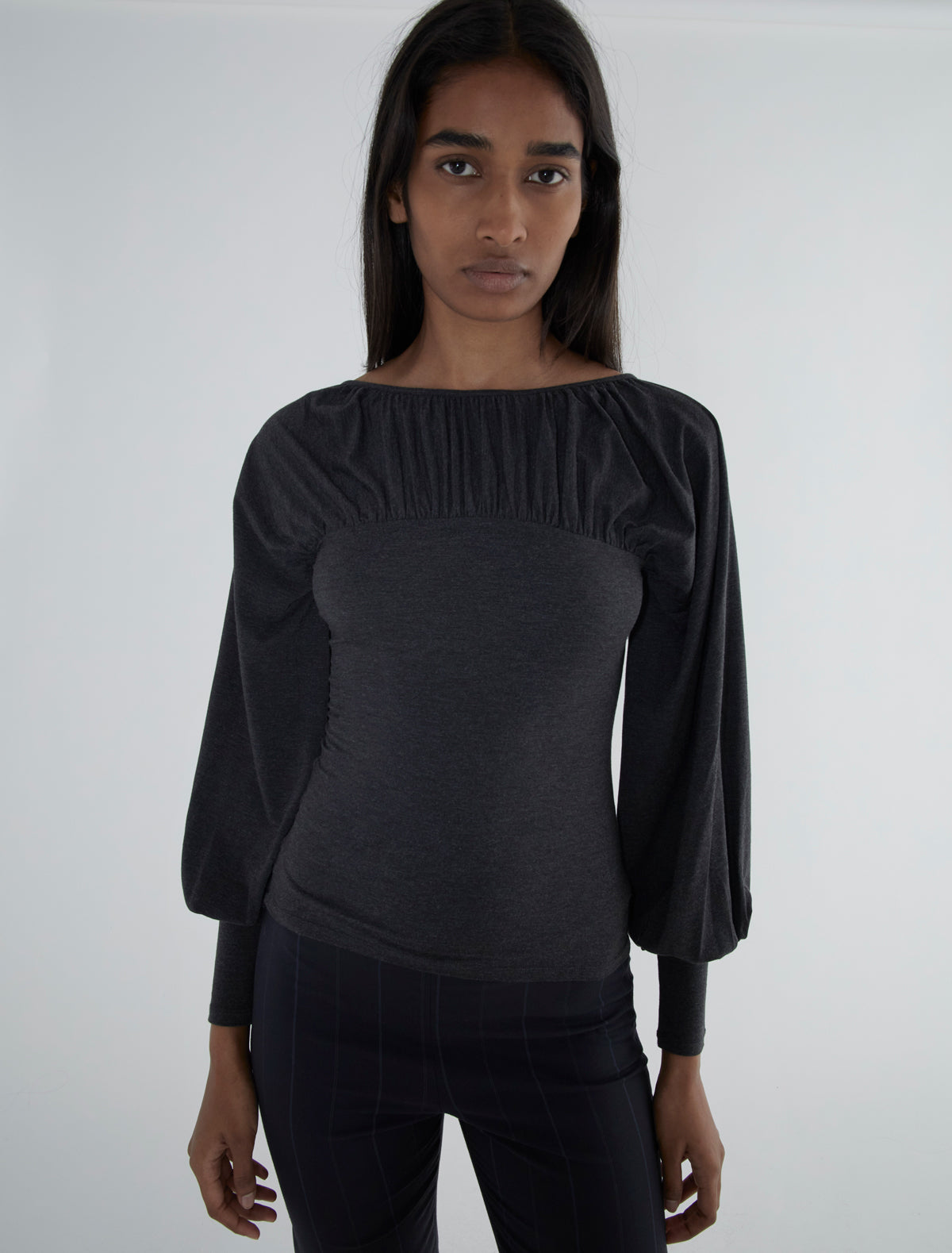 Tapioca long sleeved top fitted body voluminous sleeves