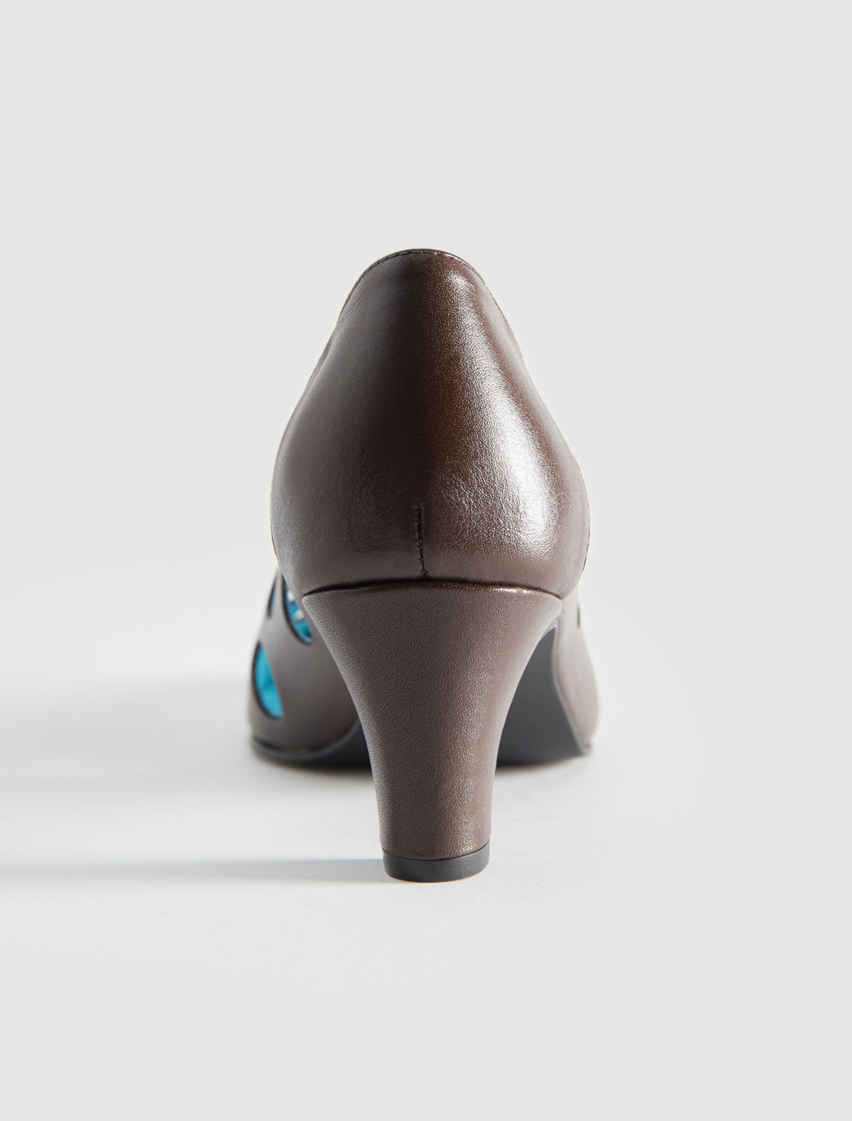 Uma dot pump perforated leather polka dot pattern brown