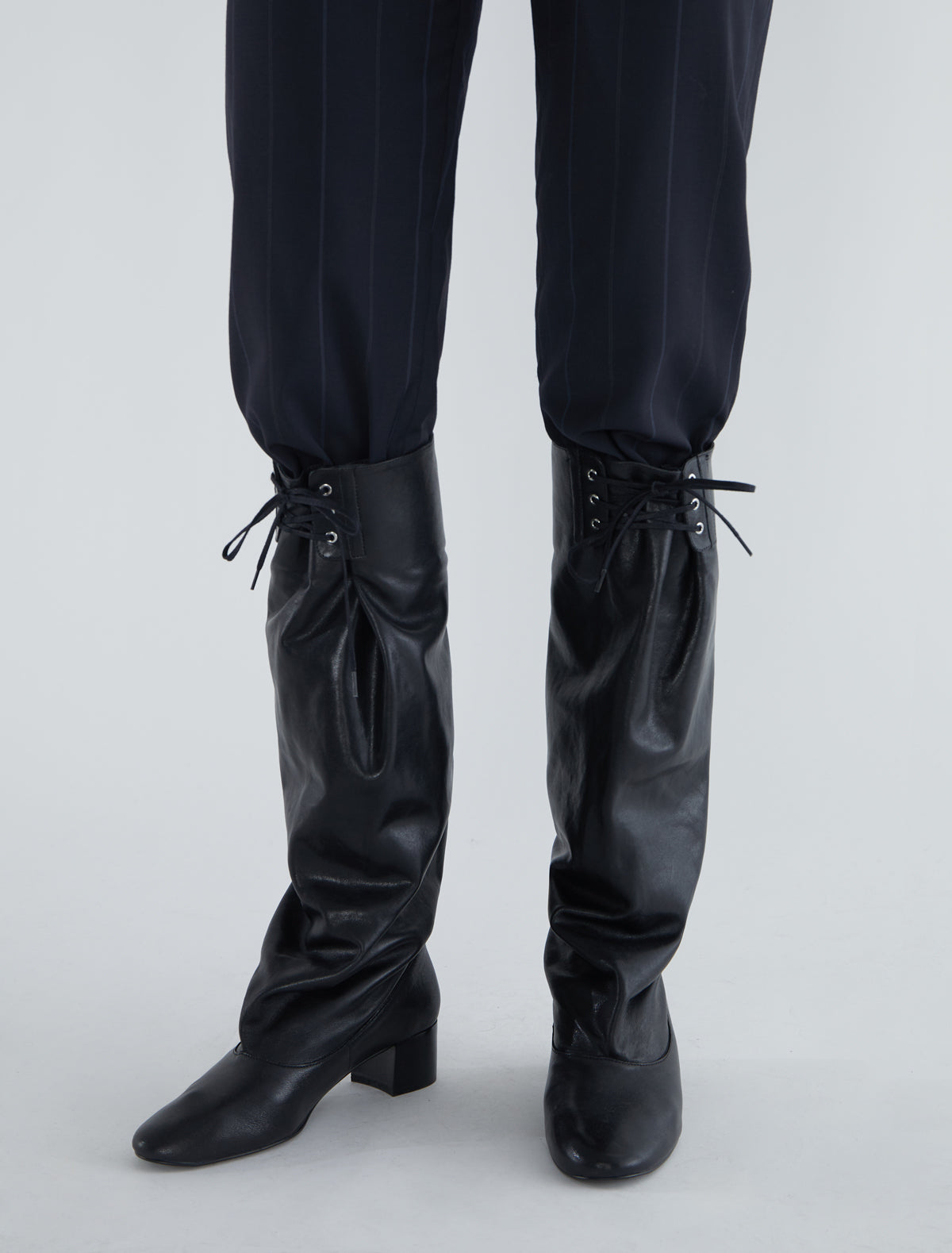 Victoria loose calf boot black