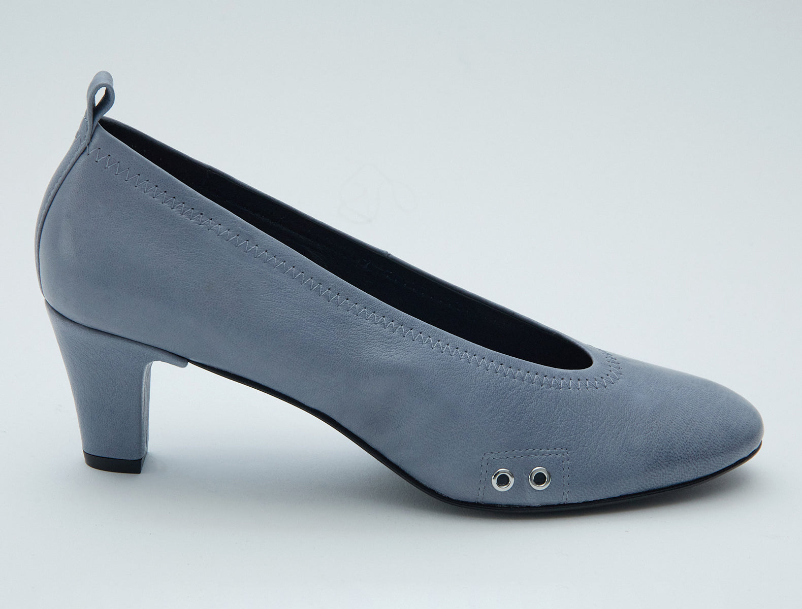 UMA-Blue pump with 4,5cm heel and metal eyelet details