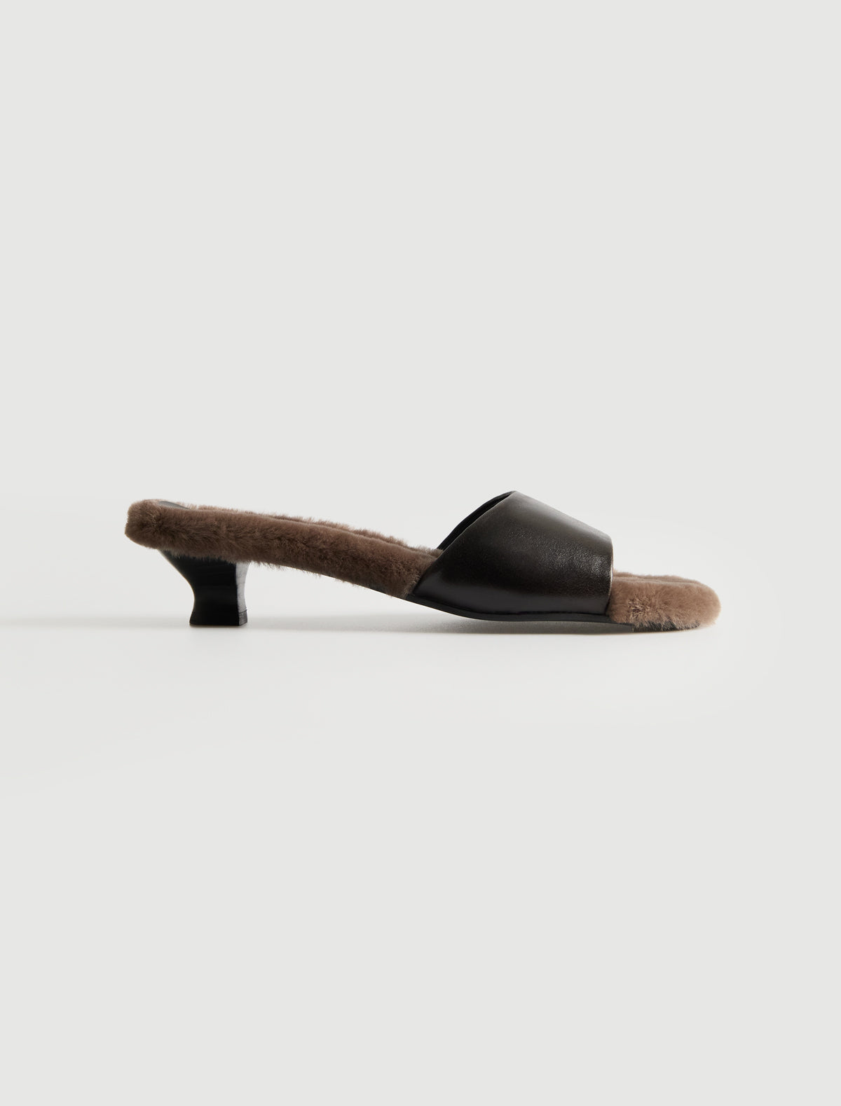 Anastasia slide sandal fur footbed wide shaped 3 cm kitten heel