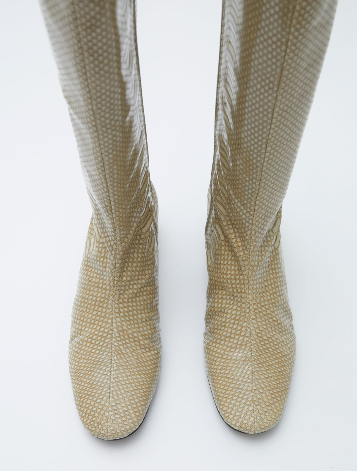 no 2338 / Fernanda Boot