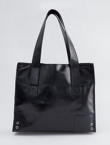 Paloma wool 光沢のある黒のトートバッグ MARGA-Black square sack-style bag with silver grommet details