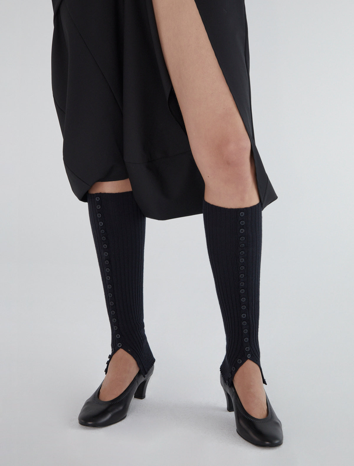 Prior knitted leg warmers buttons darkgrey