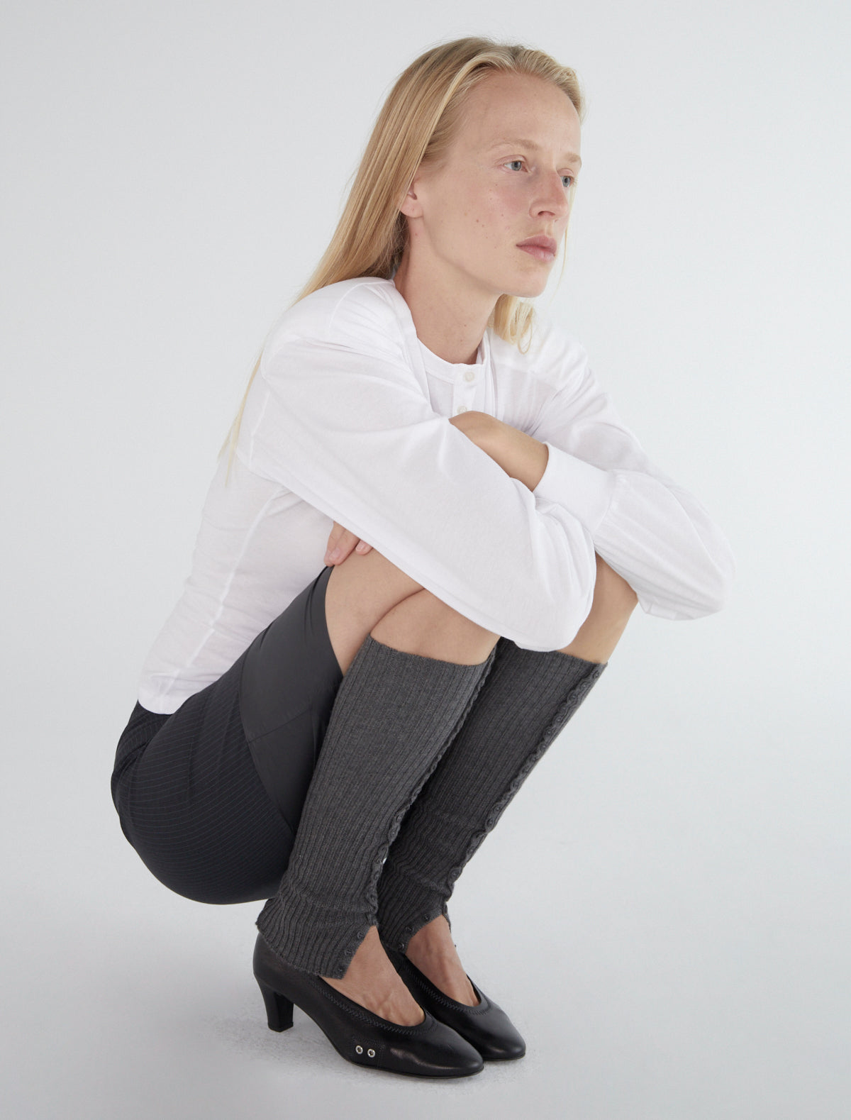 Prior knitted leg warmers buttons darkgrey