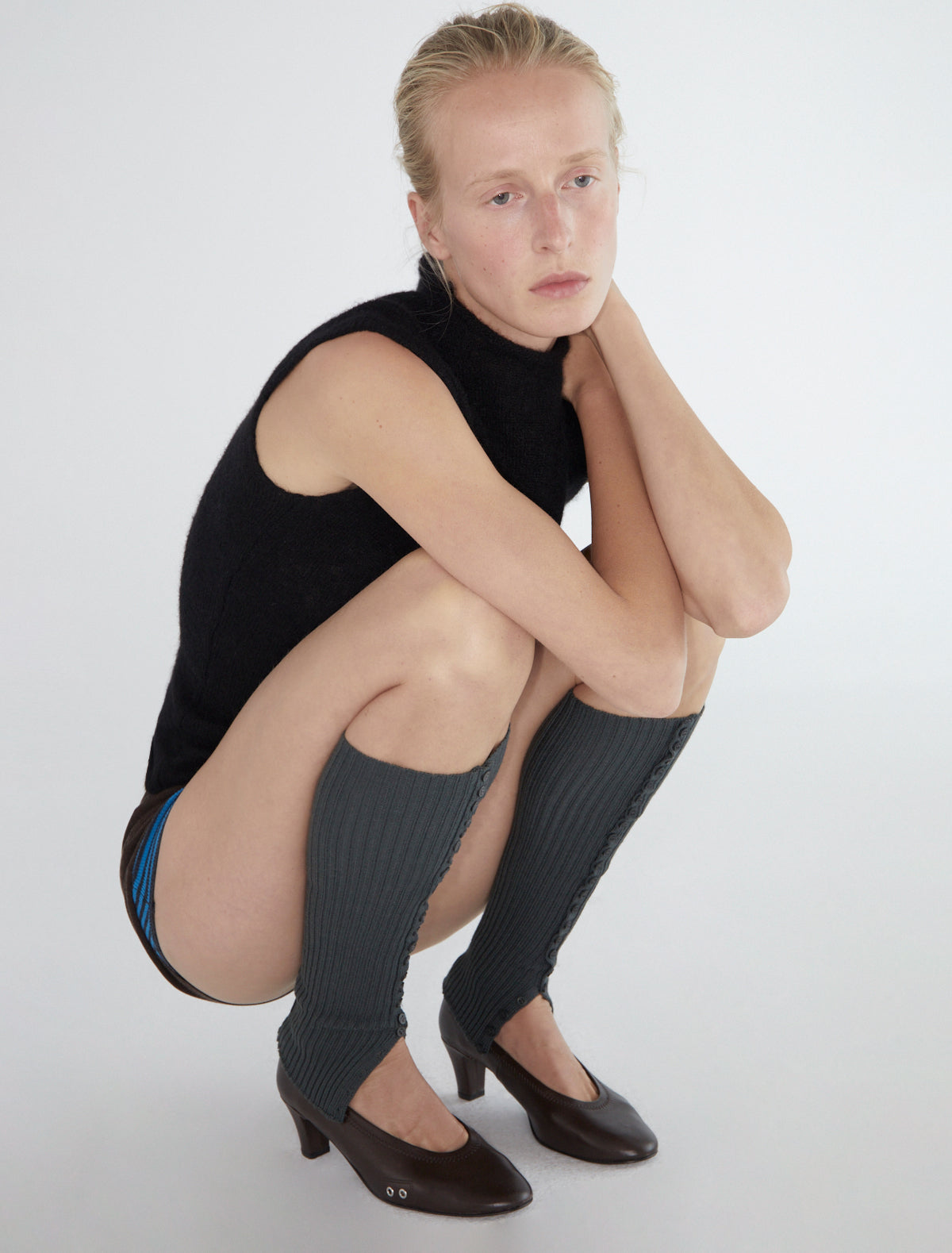 Prior knitted leg warmers buttons darkgreen
