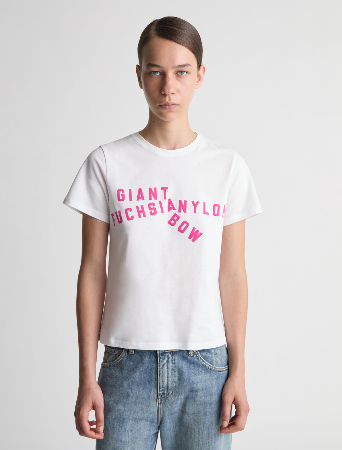 Fuchsia bow blanco