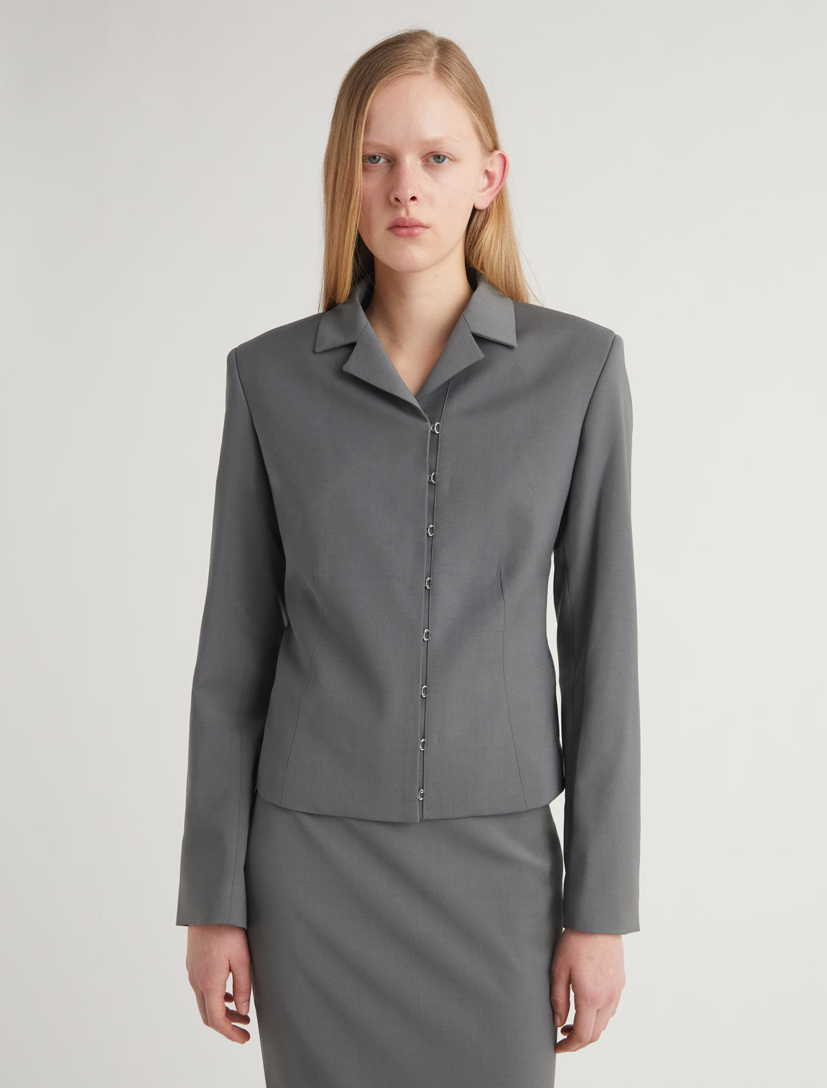 LULA-Fitted blazer with snap button closure – paloma wool