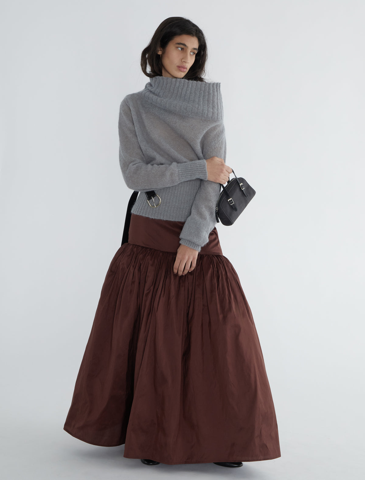 ⑬スモーキーソフトリブニット SOFRE-Light grey high-neck ribbed sweater with an open neckline