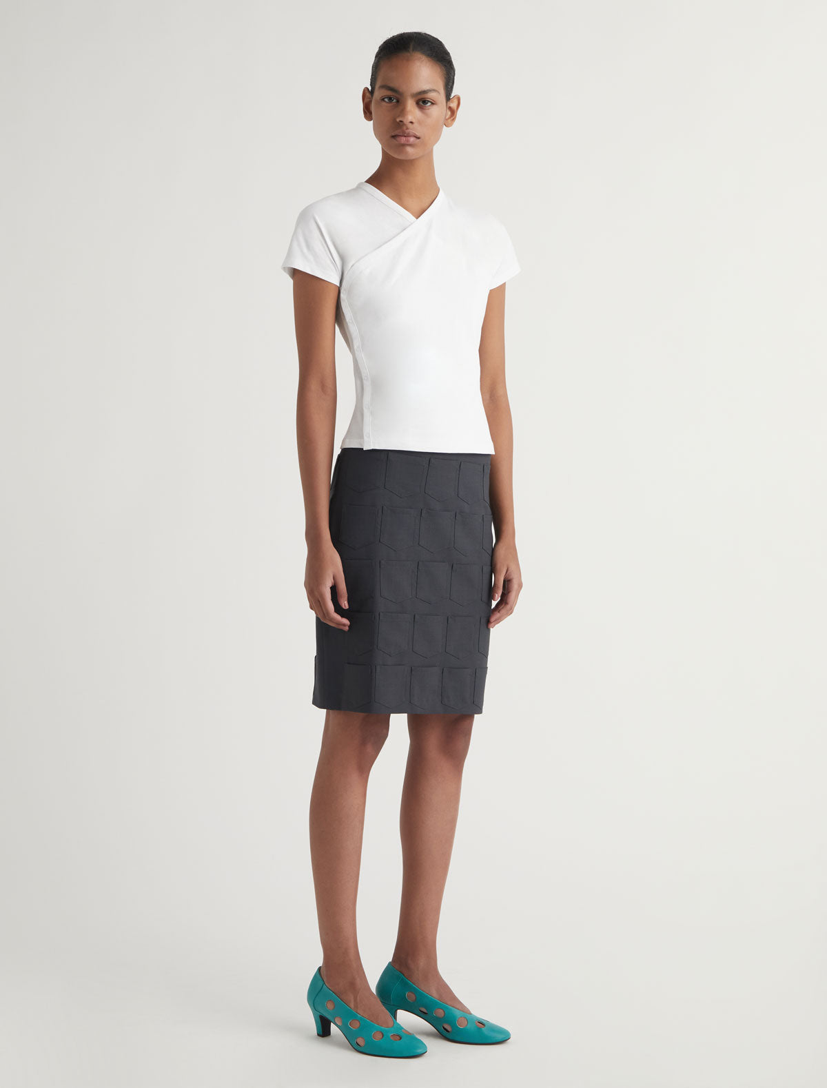 Quina pockets mid length skirt mini pockets detail