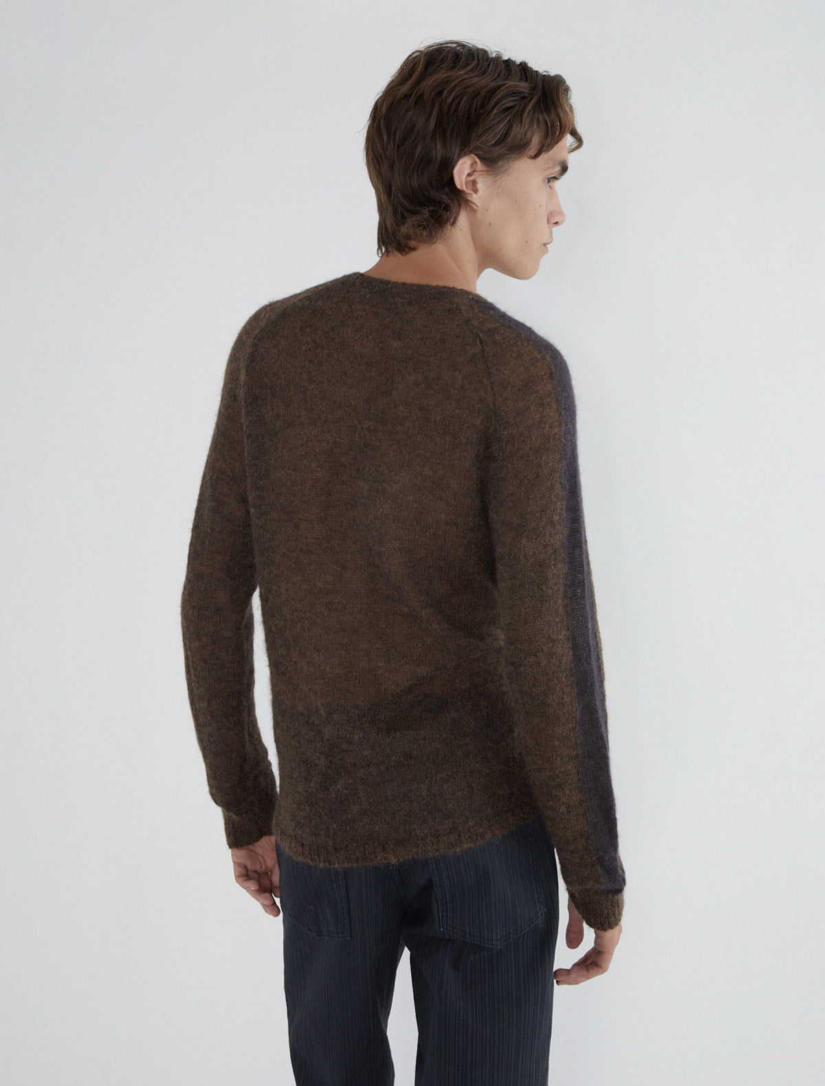 BUTTON DAN-Men's cardigan with a contrast stripe running down the
