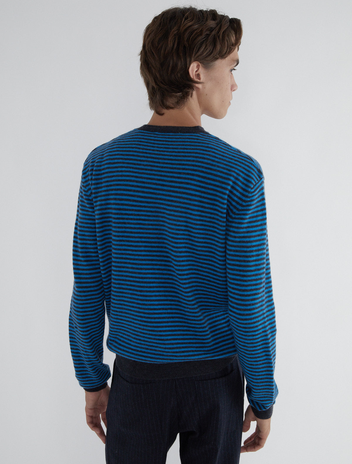 Leo v neck sweater fine stripes