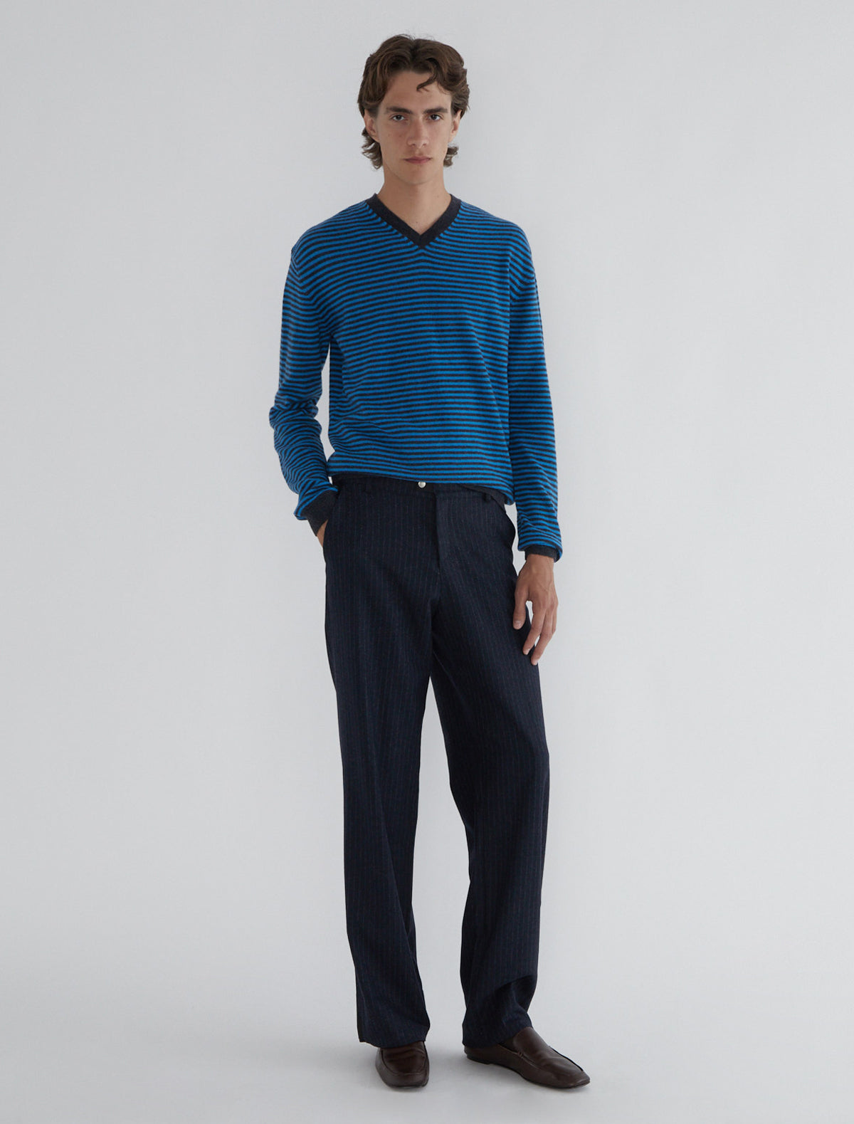 LEO-V-neck sweater with fine stripes – paloma wool