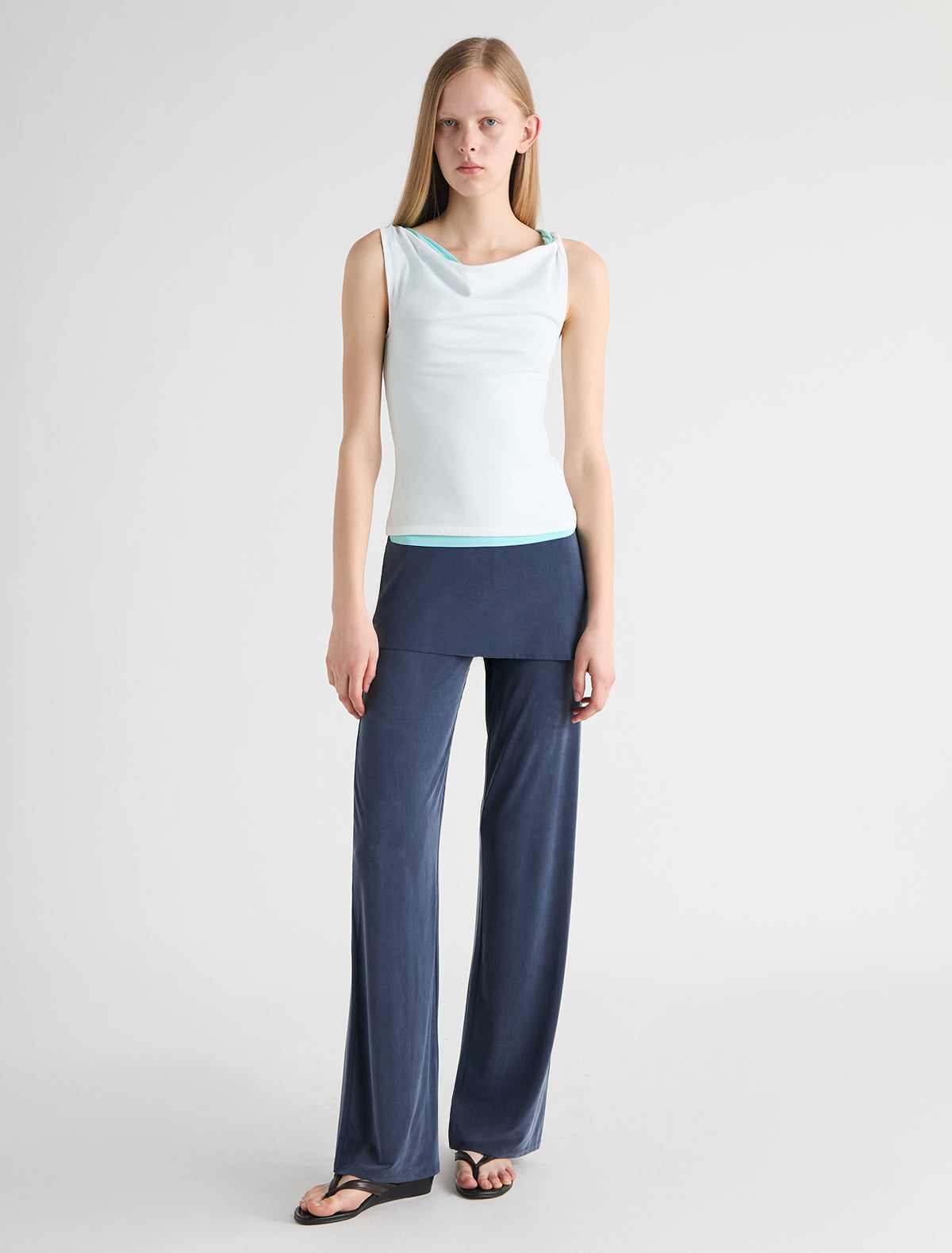 Paloma Wool Alexia ワークパンツ ダークグレー・ブルー ALEXIA- Navy stitched cupro pants and mini-skirt piece – paloma wool