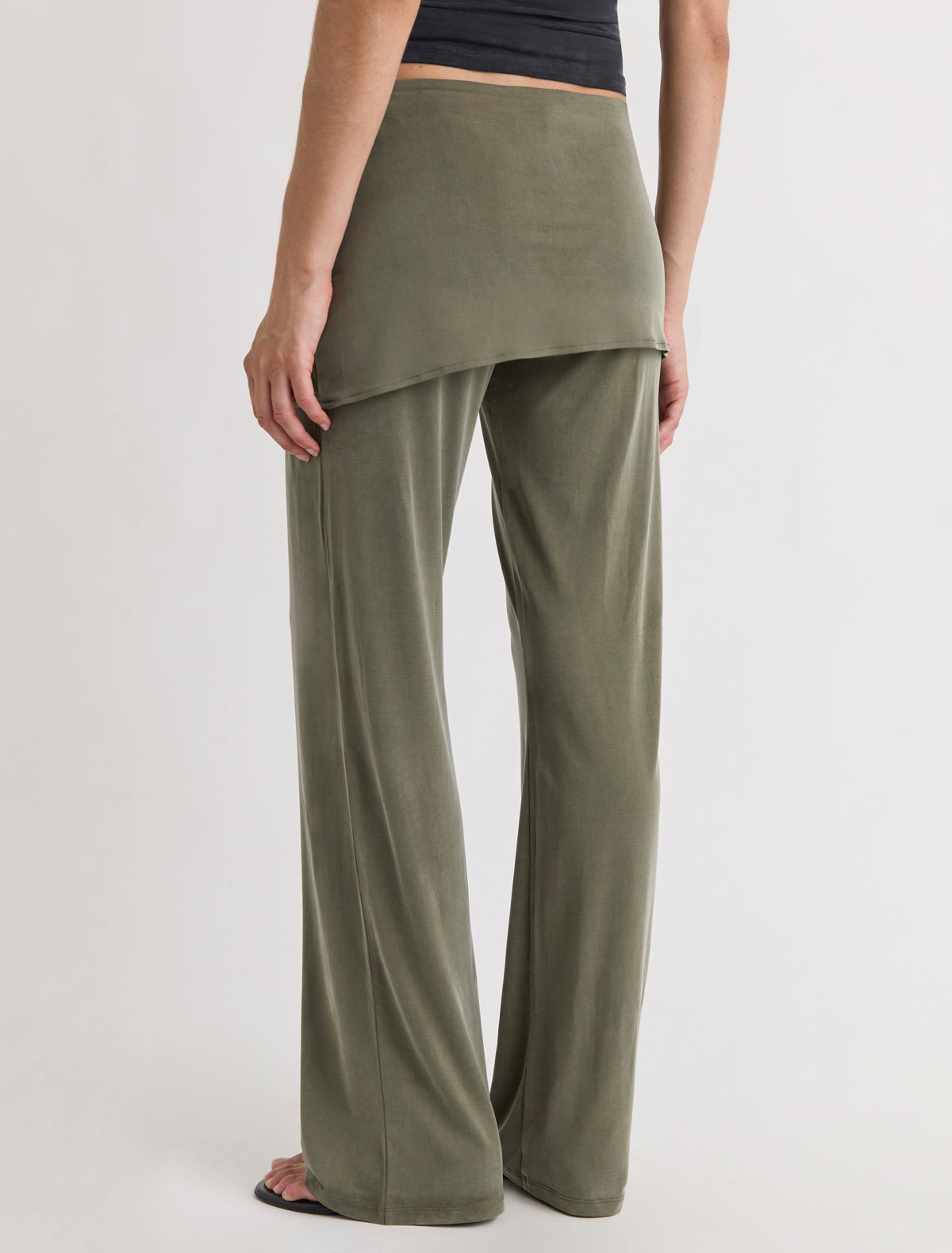 Paloma Wool ALEXIA レイヤードスカートパンツ ALEXIA- khaki stitched cupro pants and mini-skirt piece – paloma wool