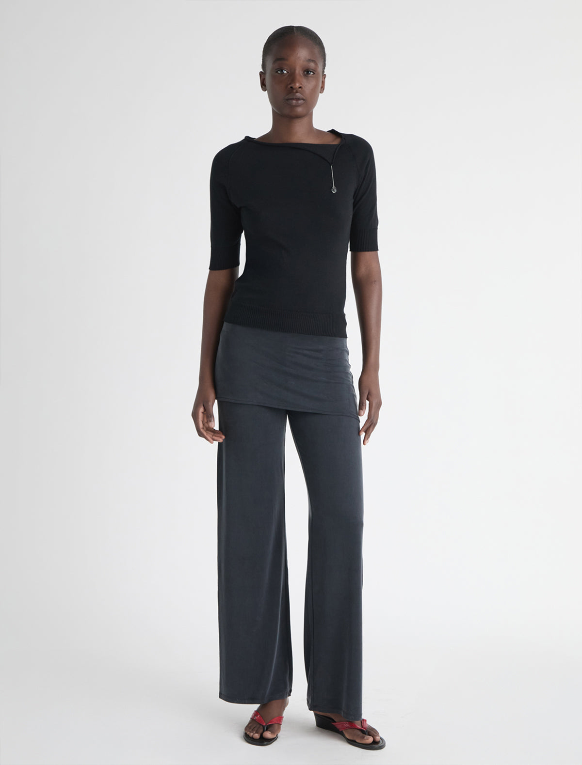 CAIN-Short-sleeve knit top with a handmade glass piece detail