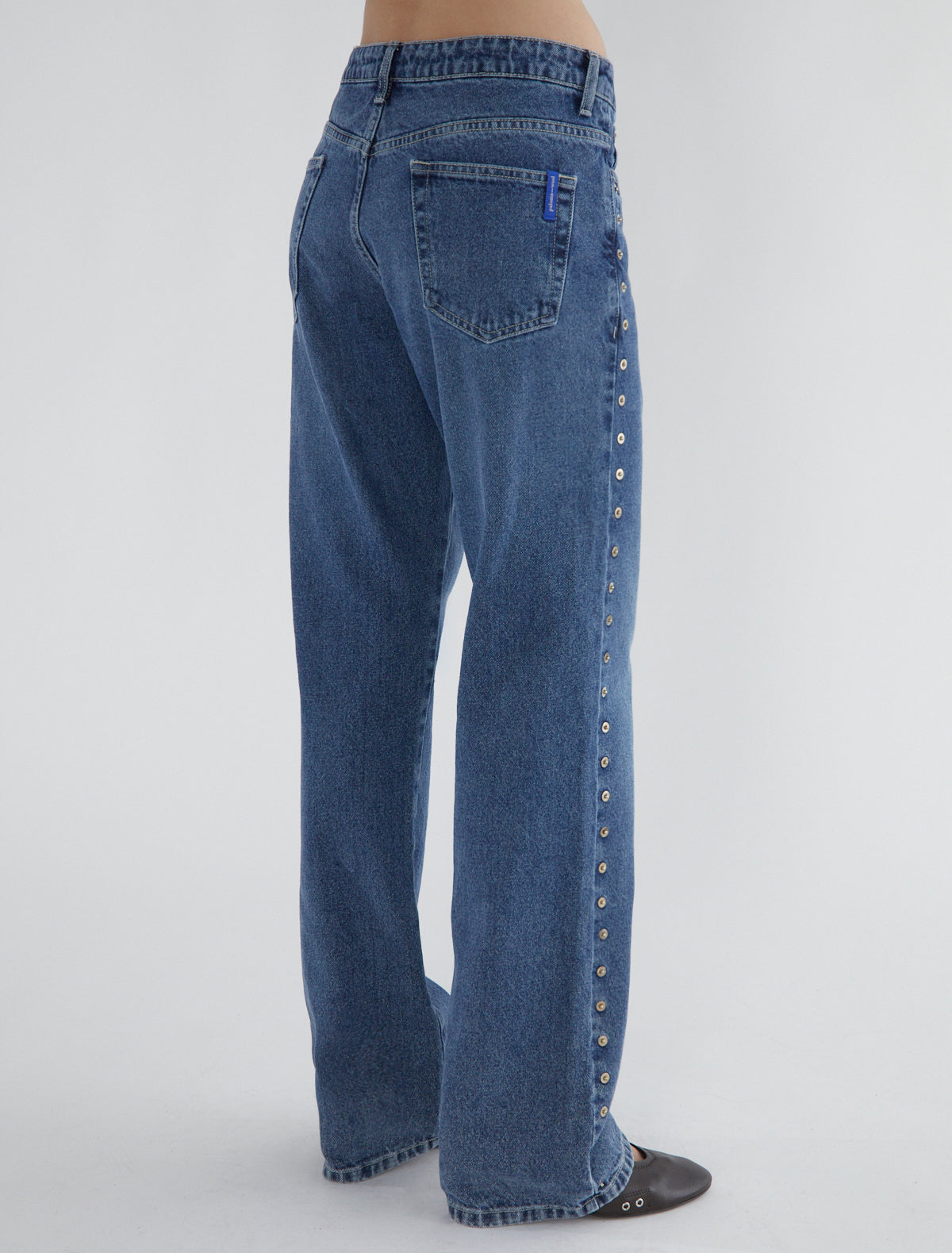 CROWD-Low-waisted denim pants with side metal detail down the