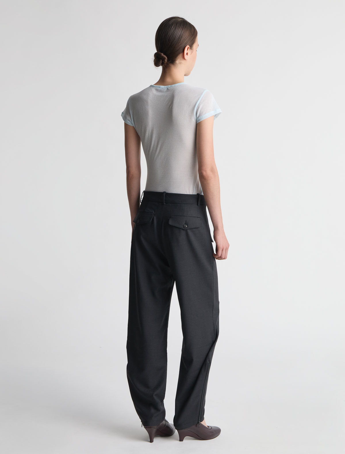 Figma pleated trousers rounded shape grey