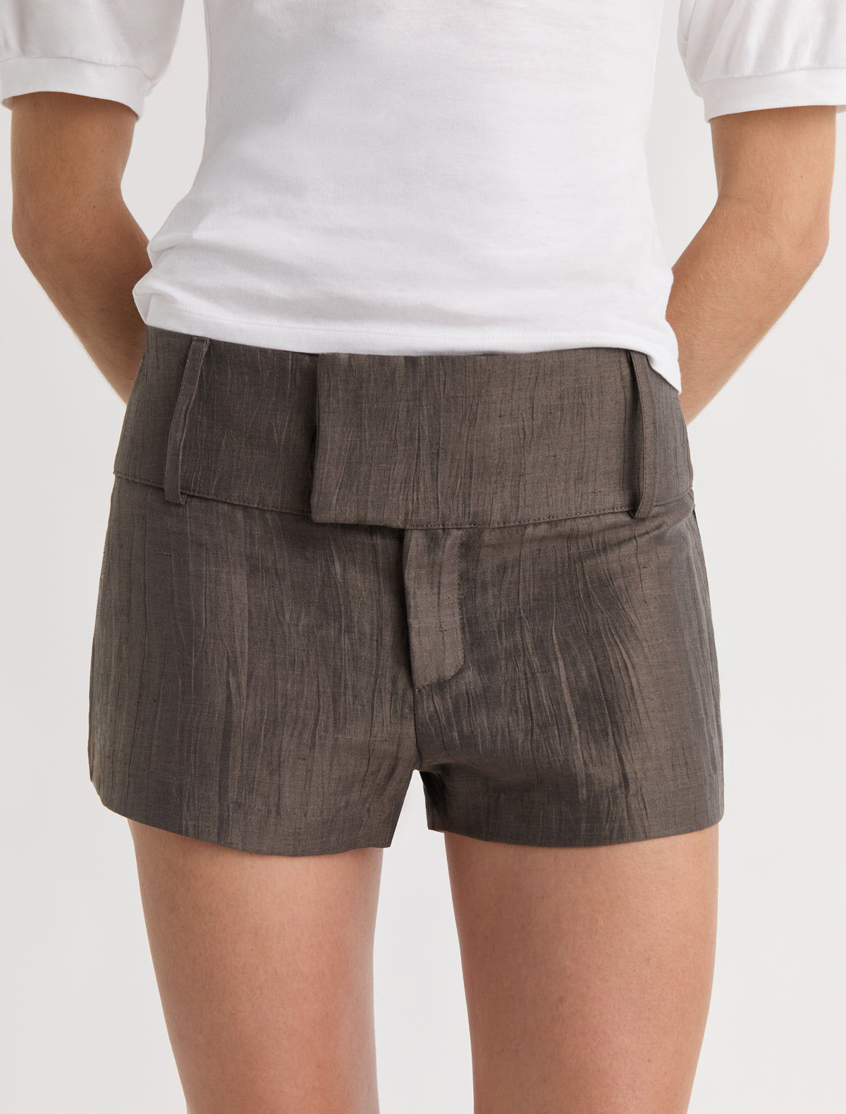 ARIN-Shorts with a wide waistband, hook-and-eye closure, and long