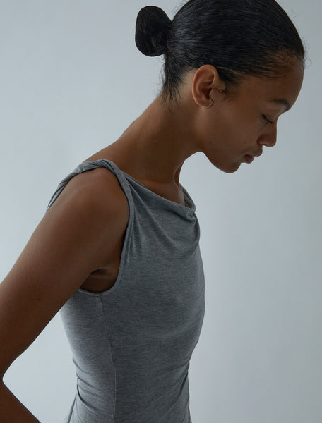 ピ*ん様 paloma wool同型 simple projectカラフル　ニッ SIMP-Navy sleeveless top featuring twisted shoulder details