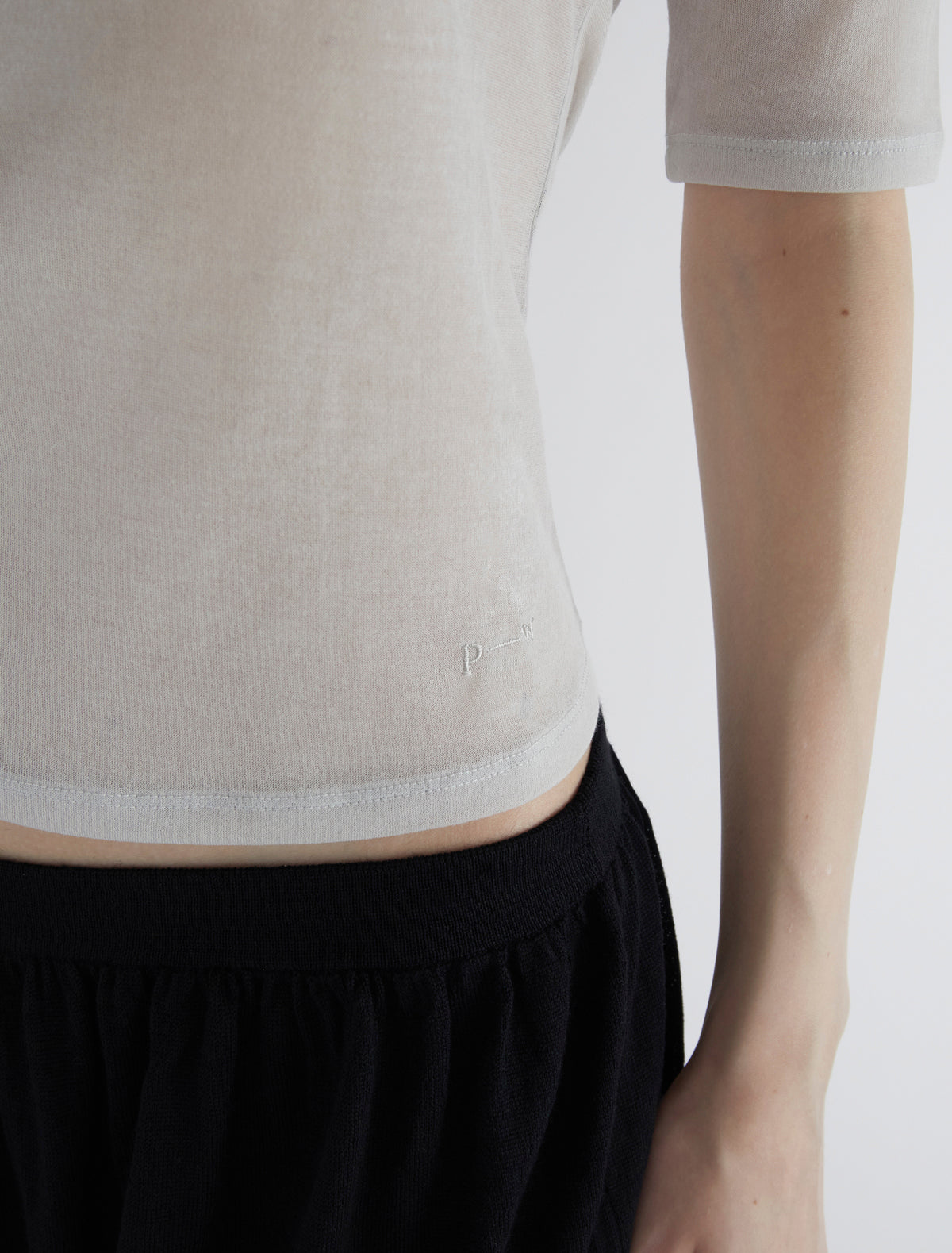 梨花着用 paloma wool tops ドレープ　シアー　グレージュ PIA-Grey elbow-length top crafted from lightweight, slightly sheer