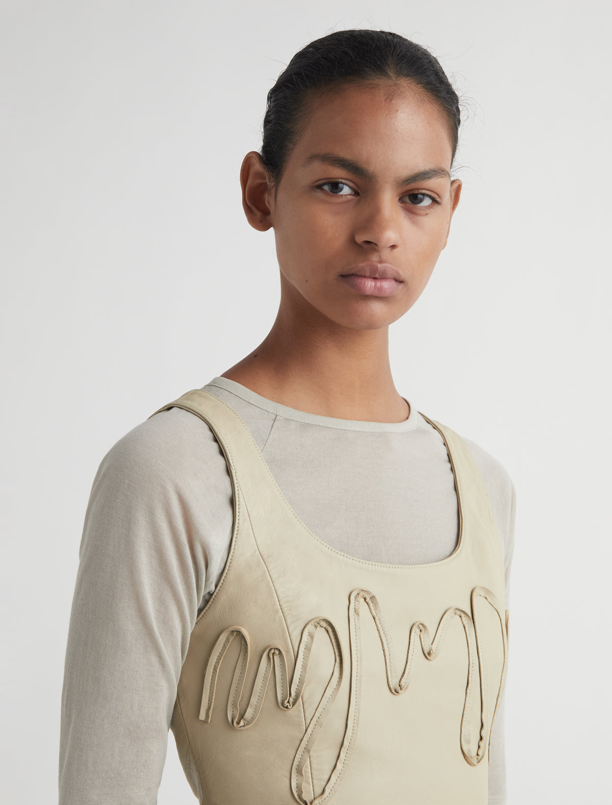 Fil top sleeveless top front embroidery leather strips