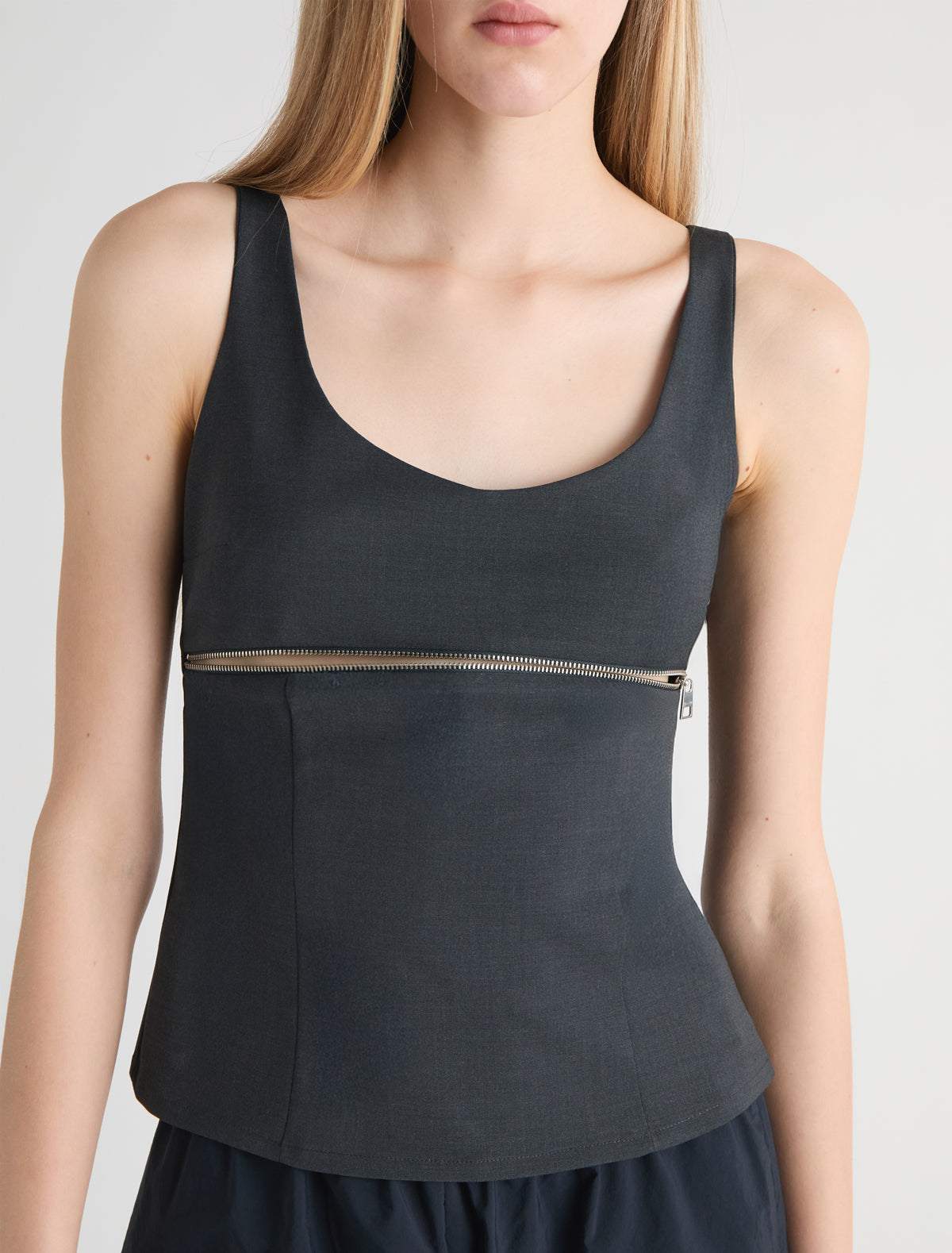 paloma wool ストレッチ タンクトップ‌ TARO-Khaki cupro top with open back neckline and draped piece