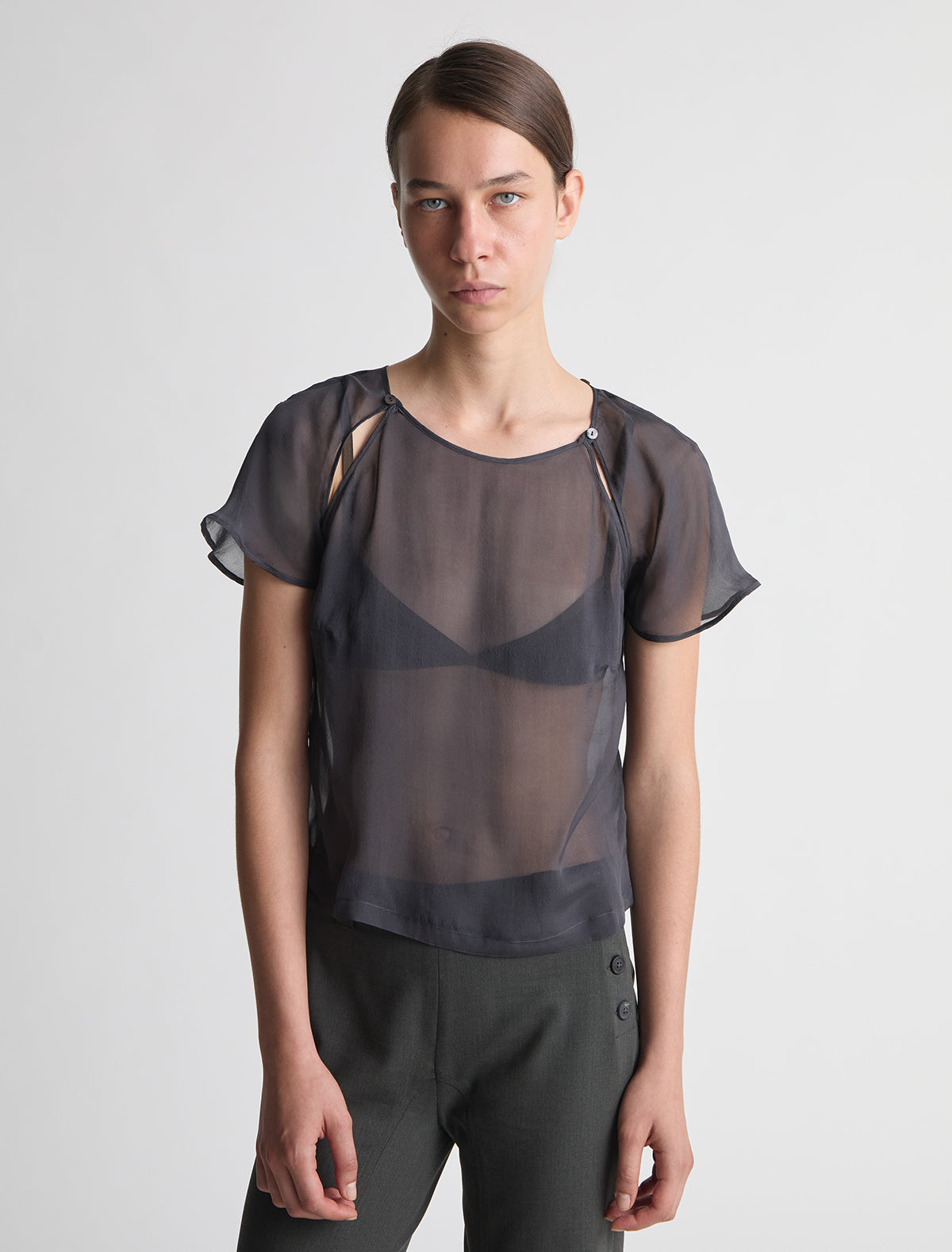 no 3046 / Lira