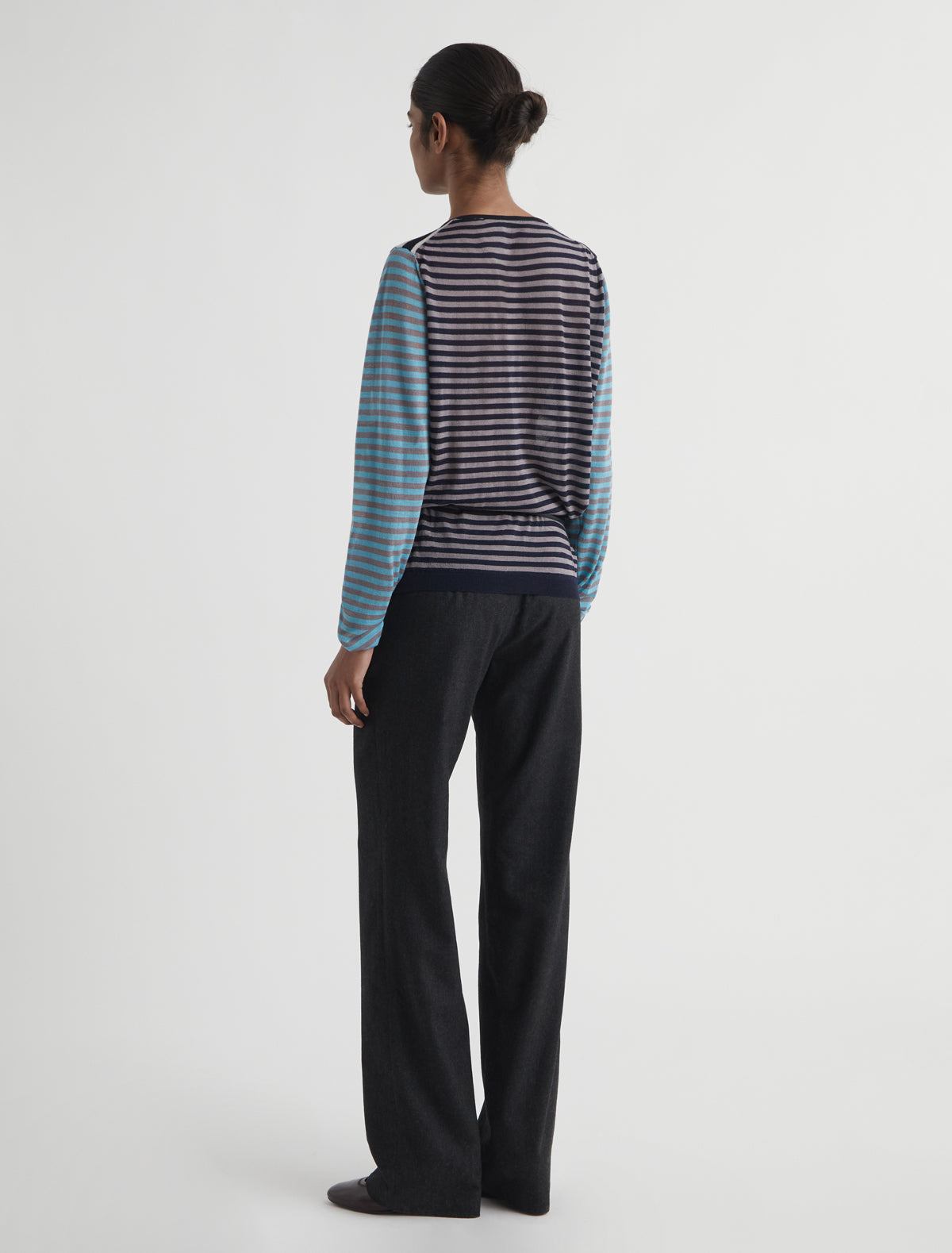 Hina gris oscuro aw26