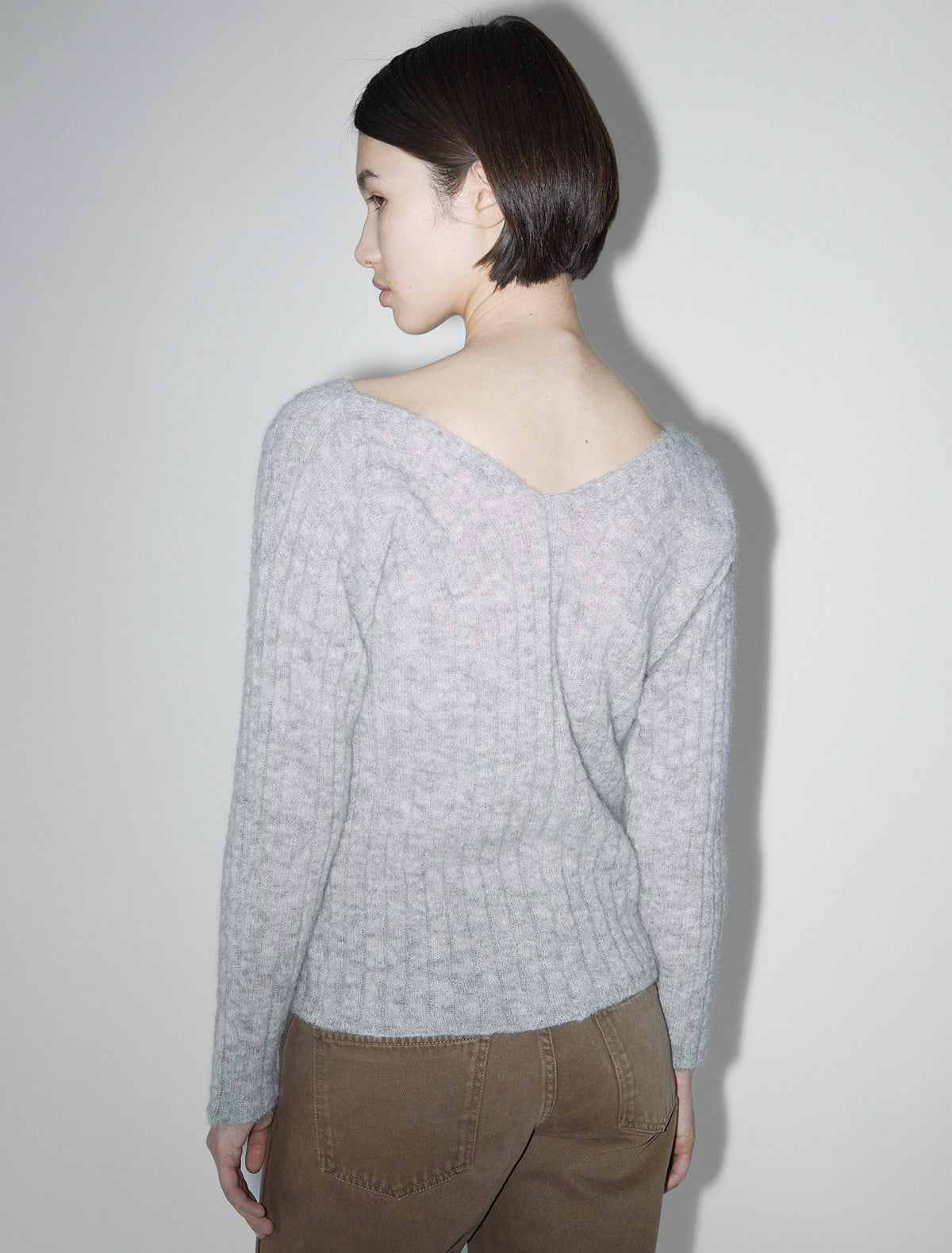 VITA-Grey V-neck sweater without armhole seams – paloma wool