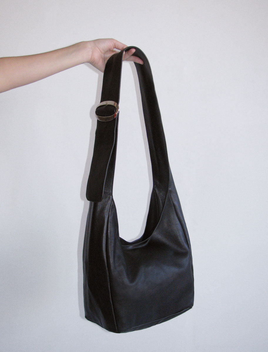 TEABAG-Black bucket bag with pocket and wide handle with buckle
