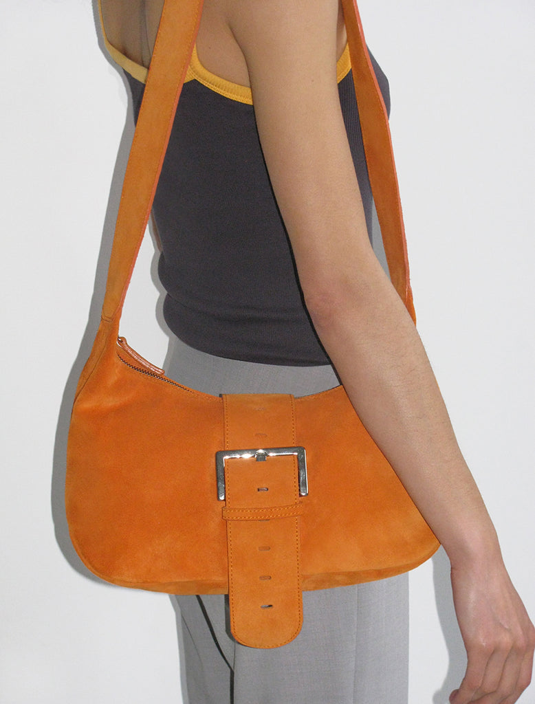 LEONORAOrange shoulder bag with wide strap and a large buckle