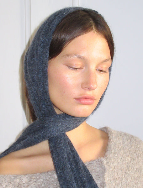 ANGELINA-Navy delicate ribbed scarf with pockets